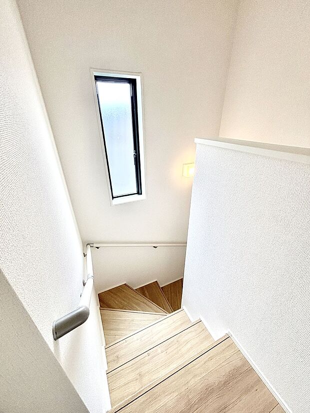 安全性を考慮し階段には手すりを設置しています