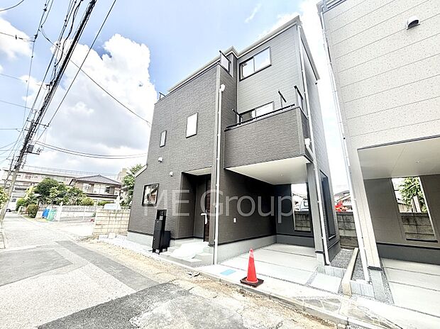 前面道路はきちんと整備されています  