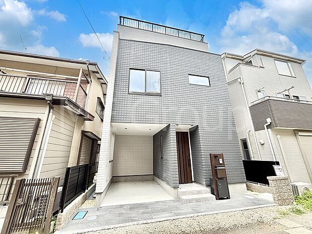 洗練された外観、上質な住空間が広がる室内は永く安心して過ごせる住居です。 