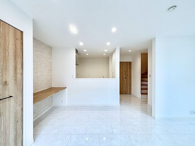 家族の笑顔が自然と生まれてくる、そんな雰囲気のダイニングに仕上がっています