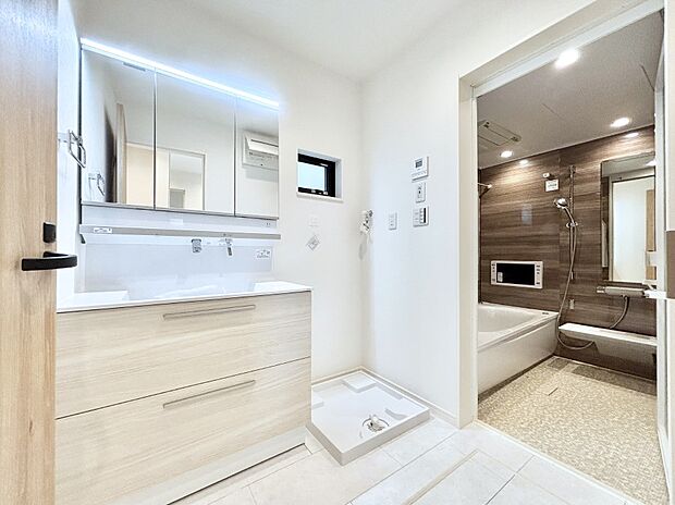 広々とゆとりのあるランドリースペース。  