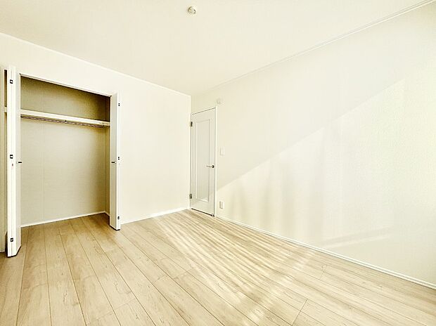 使いやすい形でベットや家具の置き方にも困ることもありません。   