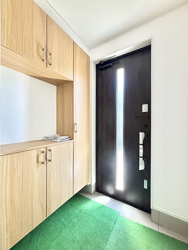 飾り棚を利用して、お越しいただくお客様をおもてなしできます。