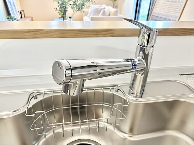 いつでも清潔なおいしいお水を。一つの水栓で水道水と浄水を使い分け。