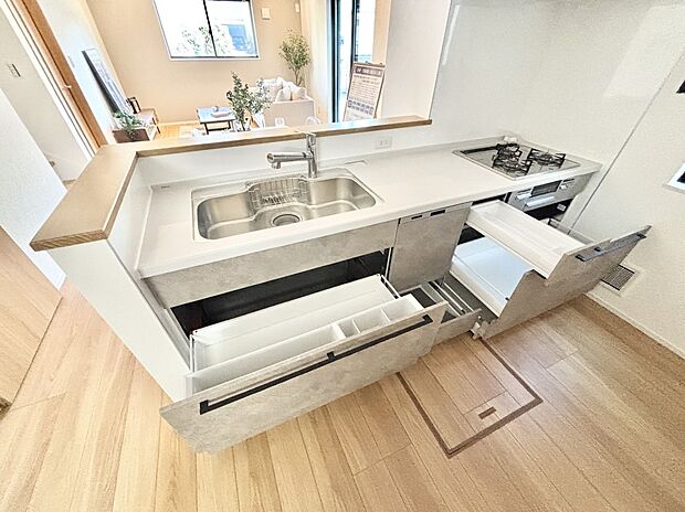 使いやすさを優先したスライド式収納タイプ！