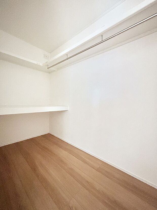 2階には家族みんなで共有できる収納スペース。ファミリークロークとしてお使いいただけます。