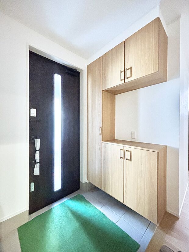 飾り棚を利用して、お越しいただくお客様をおもてなしできます。