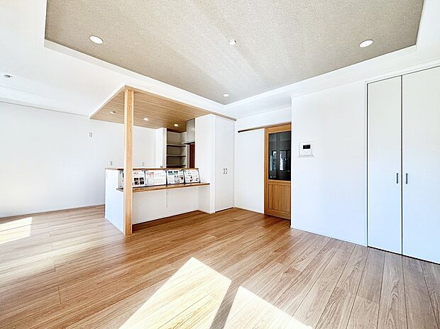 どこにいても家族のつながりを感じられるコミュニケーションリビング。 