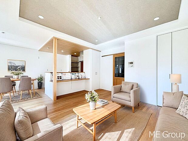 食事スペースとくつろぎスペースを使い分けしやすいプランニング。  ※家具はCGです  