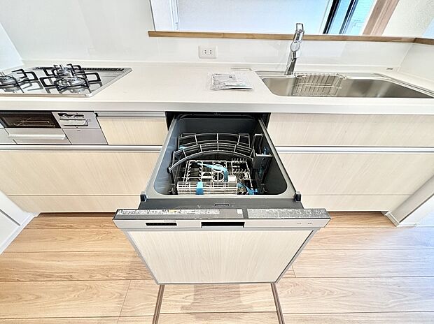 面倒なお片づけは食洗機にお任せ！家事の負担が減って、時間にも気持ちにもゆとりができます。