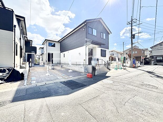 奥まった地形は、車道に面しておらず、静かでプライベート感を味わえる立地です。 