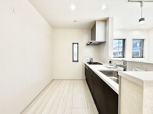 広々とした使い勝手の良いキッチンで日々のお料理も楽しくなりそう