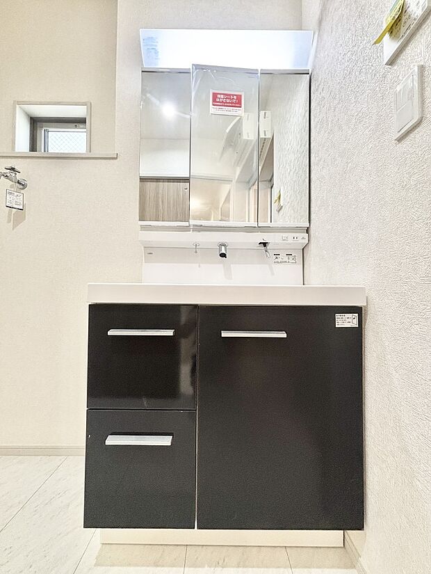 収納力と機能性に優れた洗面化粧台  