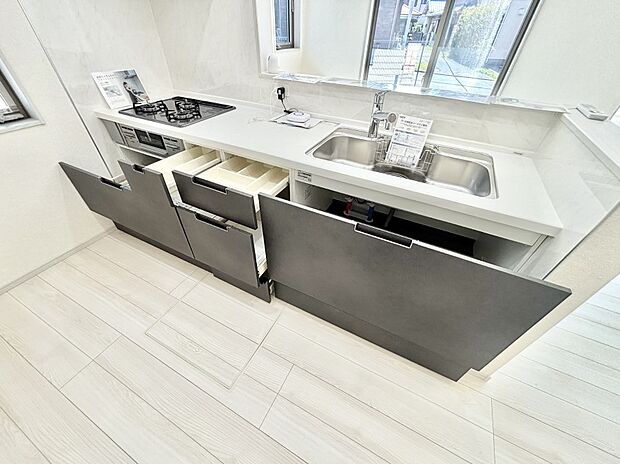 使いやすさを優先したスライド式収納タイプ!