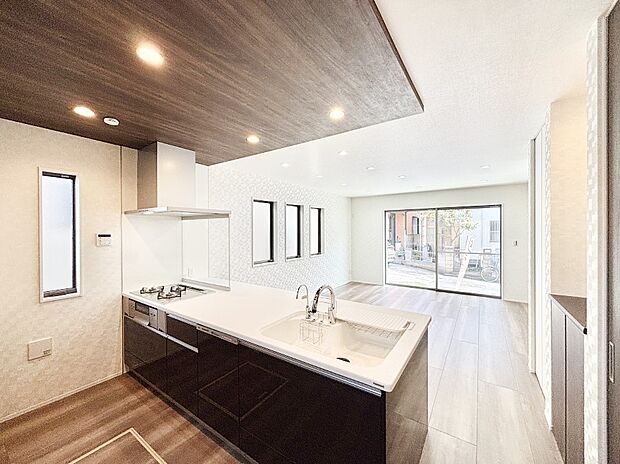 ゆとりあるキッチンではご家族と楽しくお料理ができます。