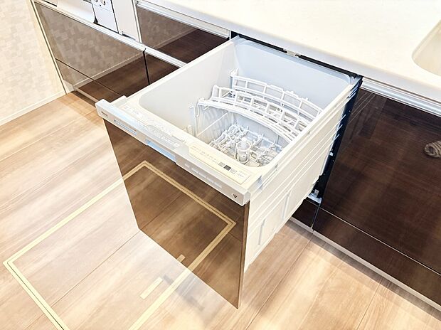 面倒なお片づけは食洗機にお任せ！家事の負担が減って、時間にも気持ちにもゆとりができます。