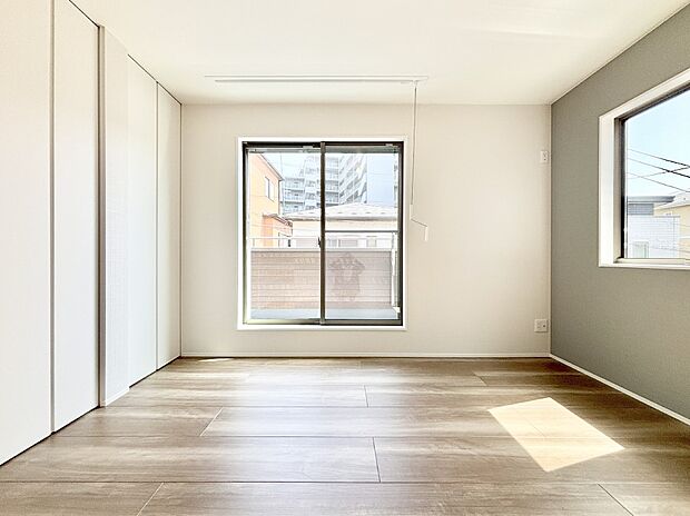 全居室2面採光＆クローゼット付きです  