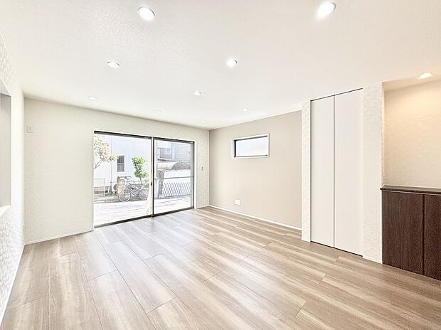 家族の笑顔が自然と生まれてくる、そんな雰囲気のダイニングに仕上がっています。