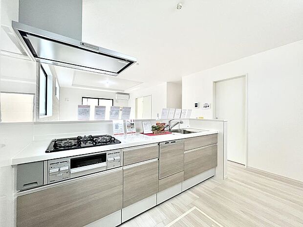 料理をしながらでもご家族との会話を楽しめる対面キッチン