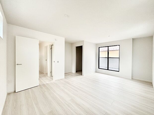 明るいバルコニーサイドに洋室を設置。目覚めの良い寝室に。