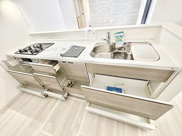 使いやすさを優先したスライド式収納タイプ!