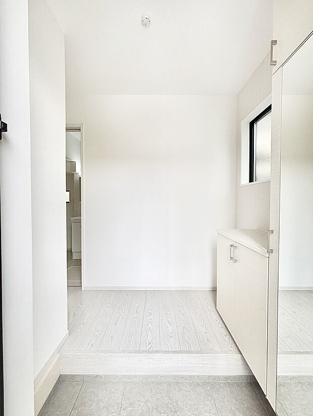 家族の帰宅やお客様をあたたかく迎える玄関  