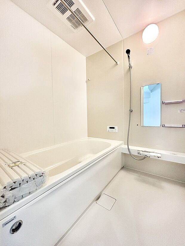 落ち着いた雰囲気でゆっくりお寛ぎいただけるバスルーム  