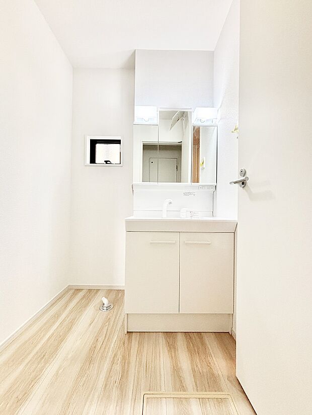 収納力と機能性に優れた洗面化粧台