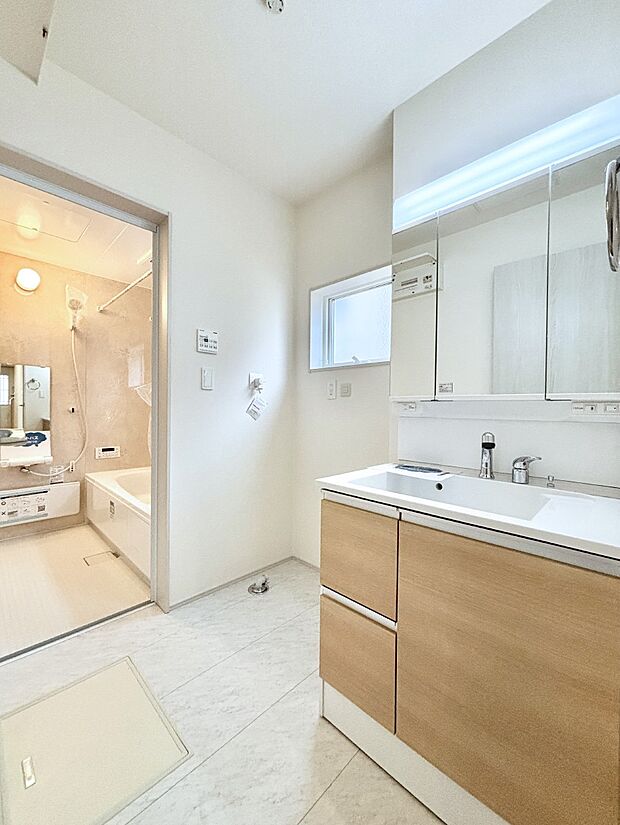 広々とゆとりのあるランドリースペース