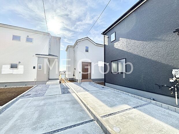 奥まった地形は、車道に面しておらず、静かでプライベート感を味わえる立地です。 