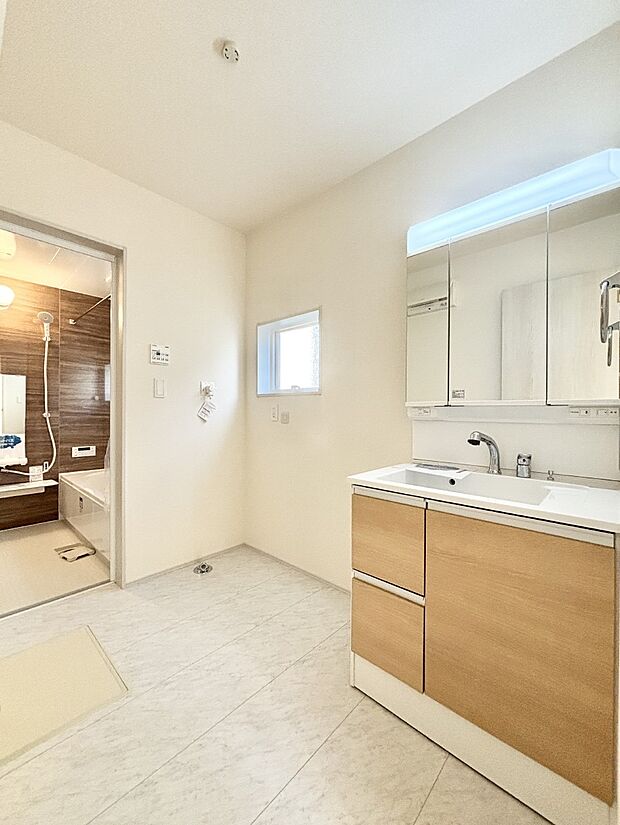 清潔感のある快適空間です。毎日の身支度も気持ち良くお使い頂けます。 