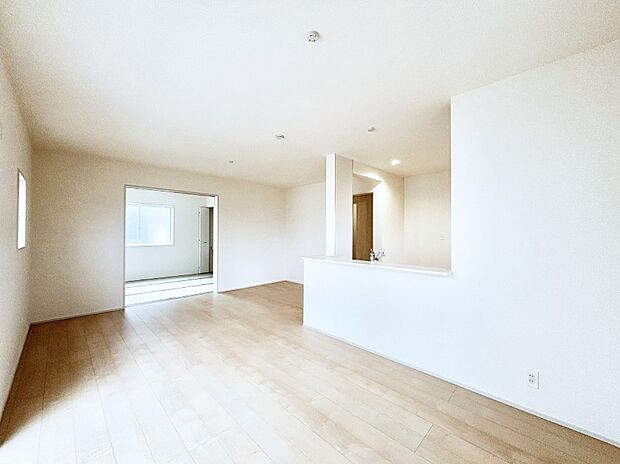 家族団らんの時間も増えそうなくつろぎのリビングダイニング。   