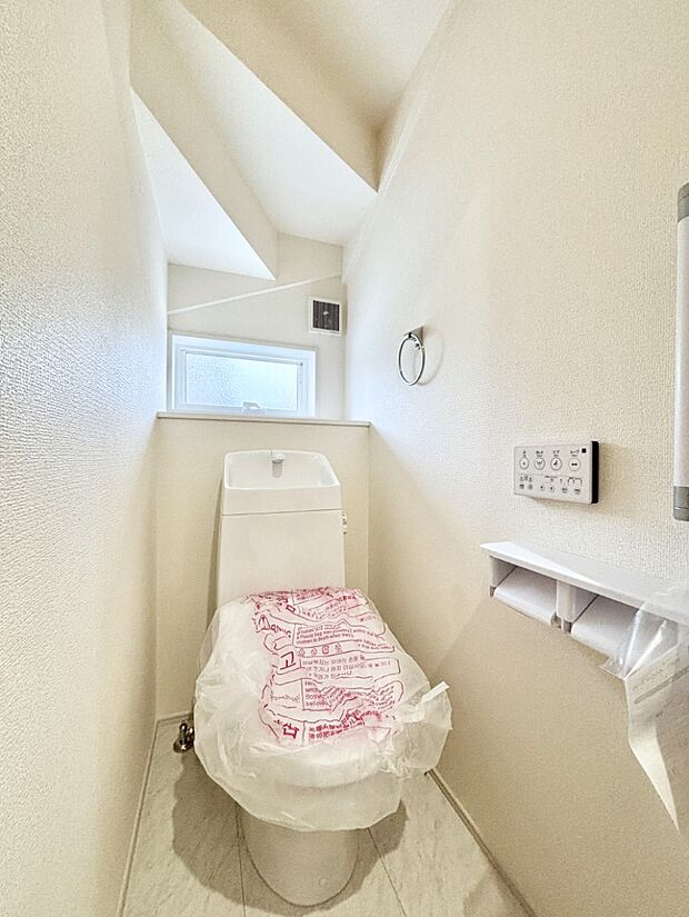 トイレは1階と2階それぞれに配置されていてとても便利です。 