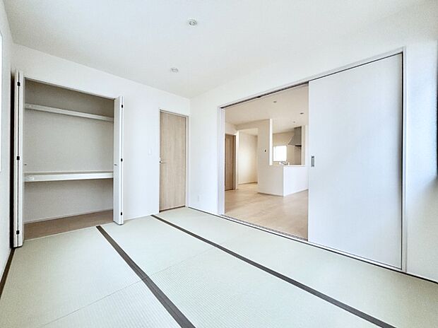 柔らかい畳の空間は、お子様の遊び場や来客時のおもてなしの場所として重宝します。 