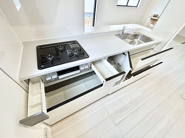 使いやすさを優先したスライド式収納タイプ!