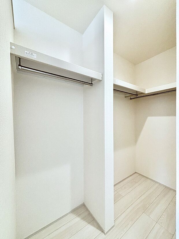 ウォークインクローゼット付きで生活空間を広く利用できます。