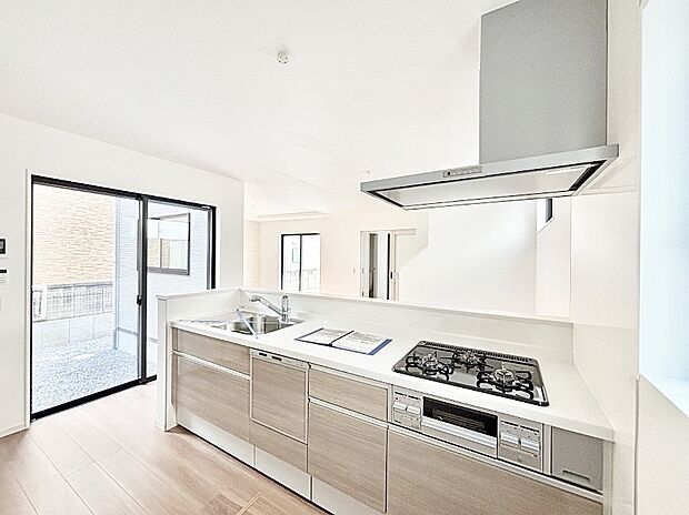 リビングが見渡せる対面カウンターキッチン