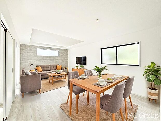 ご家族の賑やかな話し声で包まれる明るいリビング※家具はCGです