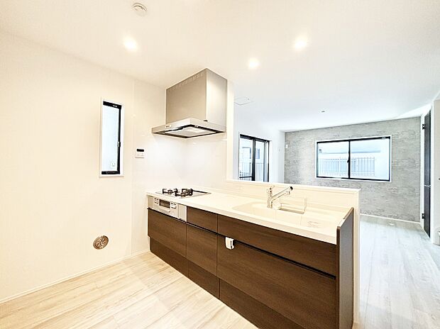 ゆとりあるキッチンではご家族と楽しくお料理ができます。