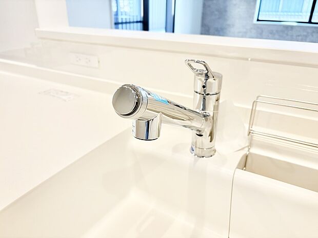 いつでも清潔なおいしいお水を。一つの水栓で水道水と浄水を使い分け。