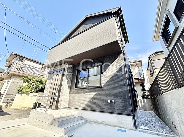 洗練された外観、上質な住空間が広がる室内は永く安心して過ごせる住居です。 