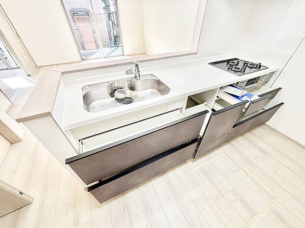 使いやすさを優先したスライド式収納タイプ！