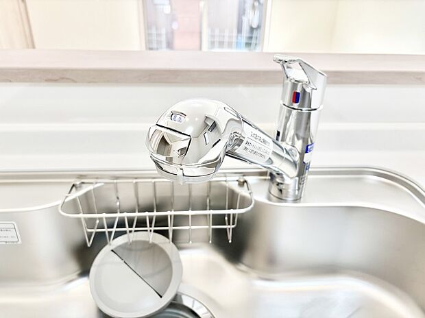 いつでも清潔なおいしいお水を。一つの水栓で水道水と浄水を使い分け。