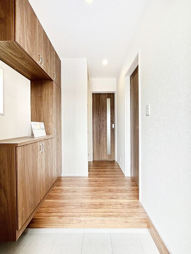 いつもきれいにしておきたい玄関ですね。