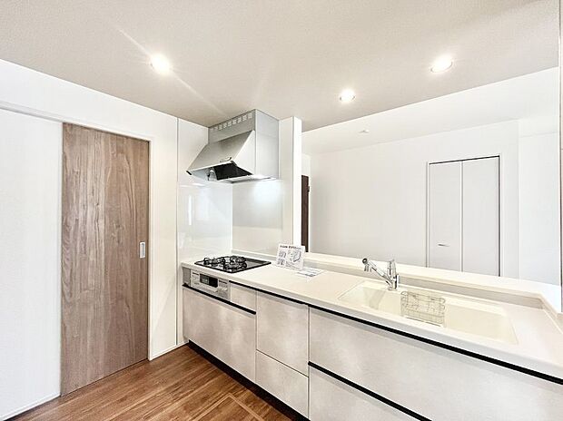 ゆとりあるキッチンではご家族と楽しくお料理ができます。