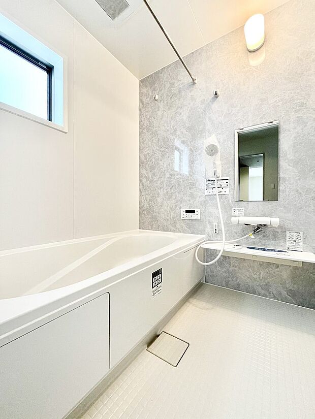 落ち着いた雰囲気でゆっくりお寛ぎいただけるバスルーム