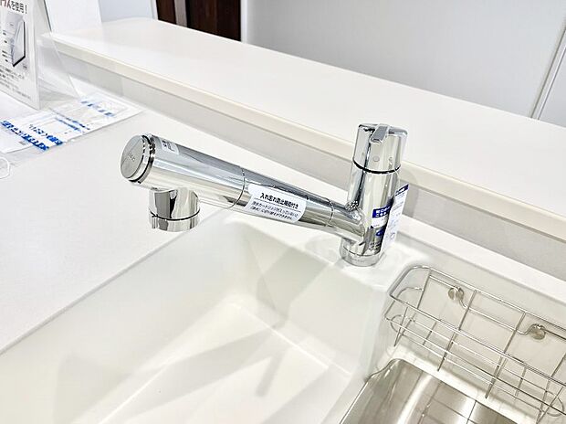 いつでも清潔なおいしいお水を。一つの水栓で水道水と浄水を使い分け。