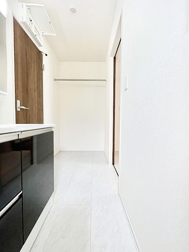 明るい洗面所は毎朝の身支度も楽しくできちゃいそうです。