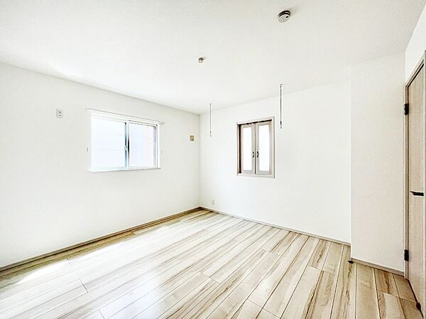 ウォークインクローゼットがあるお部屋！季節ごとの入れ替えも不要で便利です。