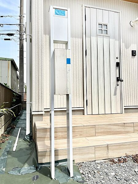 シンプルデザインのポスト。